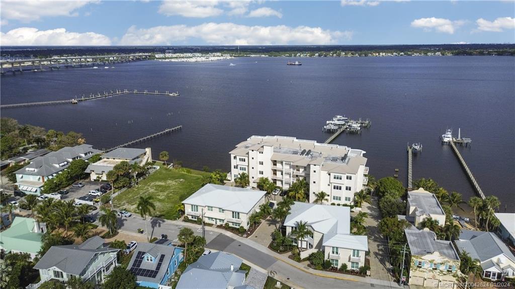 51 SE Seminole Street 401