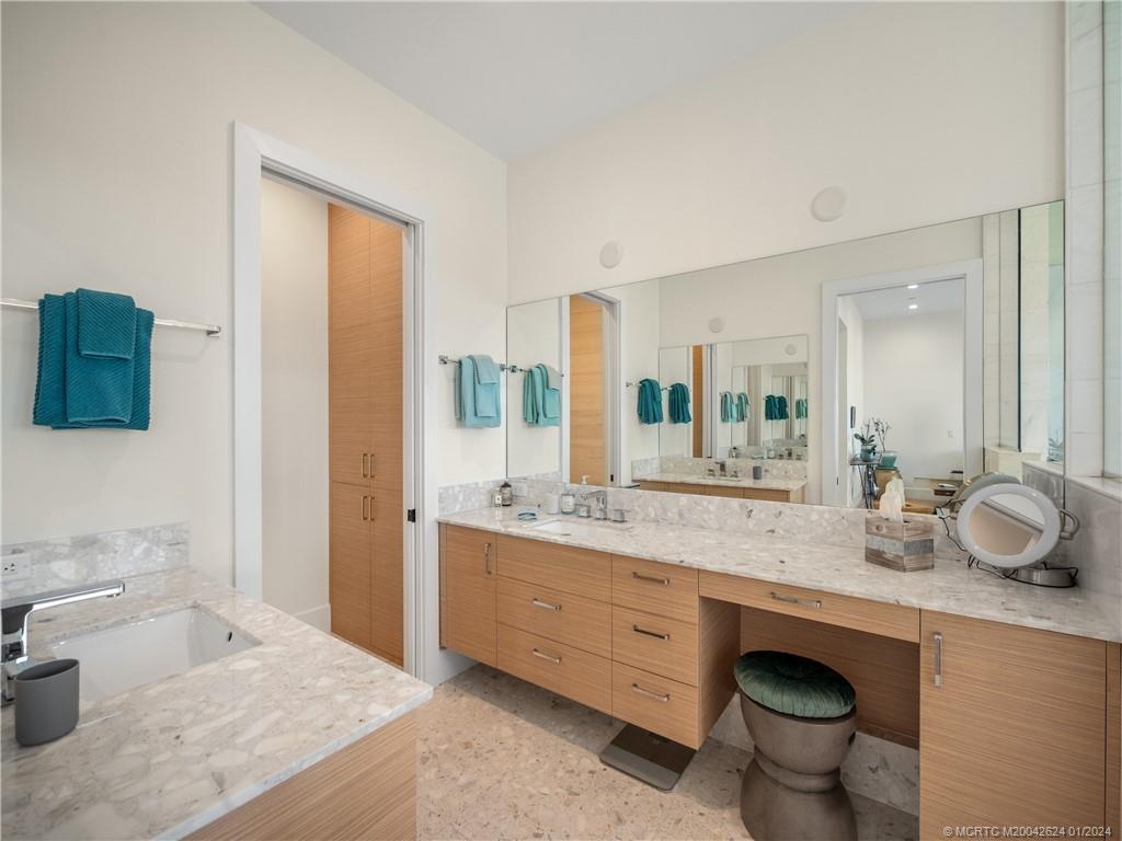 51 SE Seminole Street 401