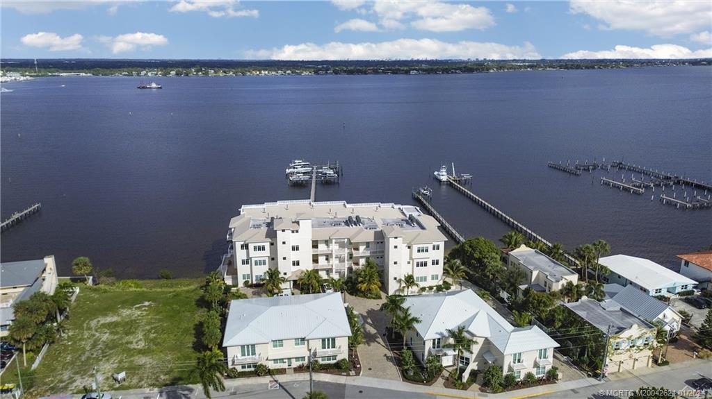 51 SE Seminole Street 401