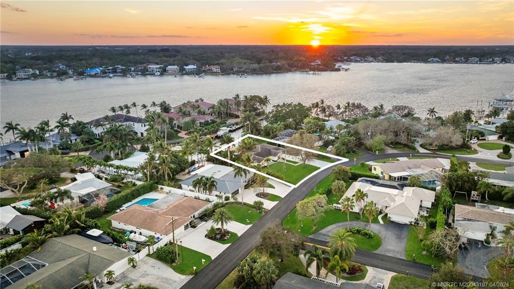 19 River Drive