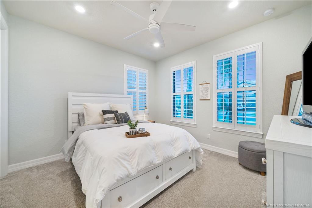 668 SE Villandry Way