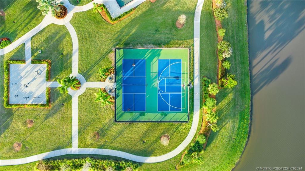 668 SE Villandry Way