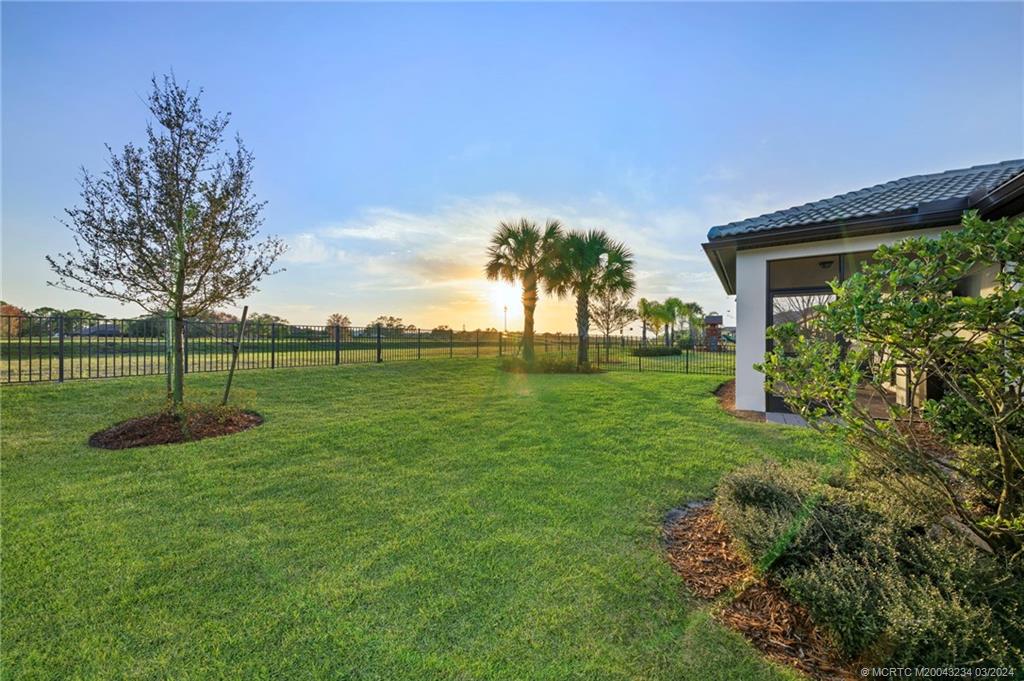 668 SE Villandry Way