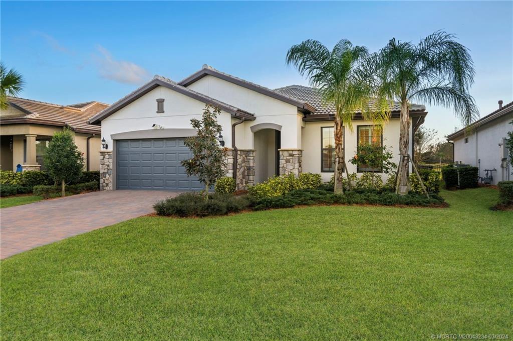 668 SE Villandry Way