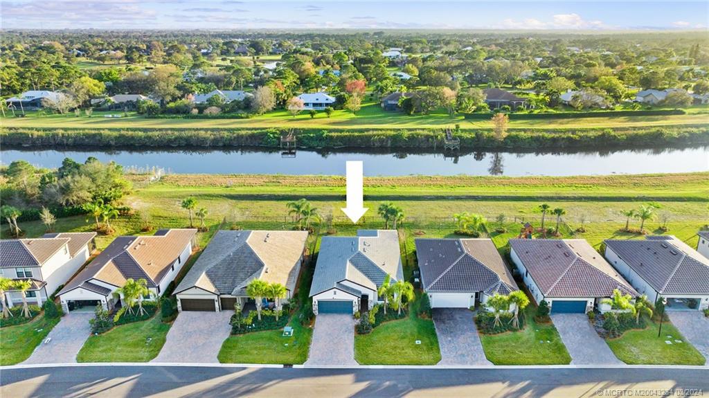 668 SE Villandry Way