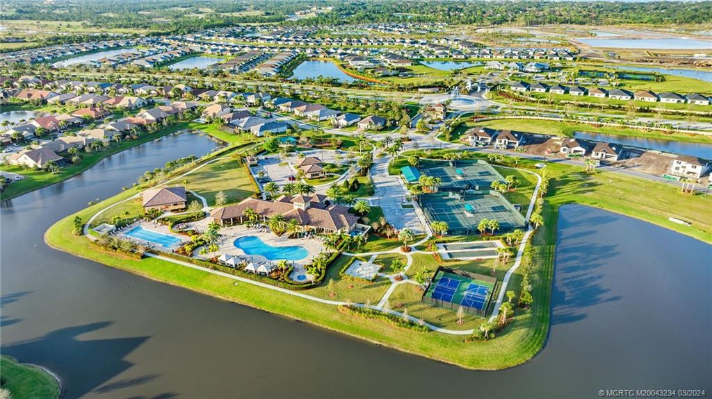 668 SE Villandry Way