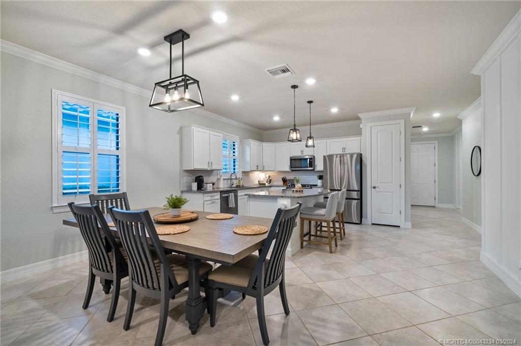 668 SE Villandry Way