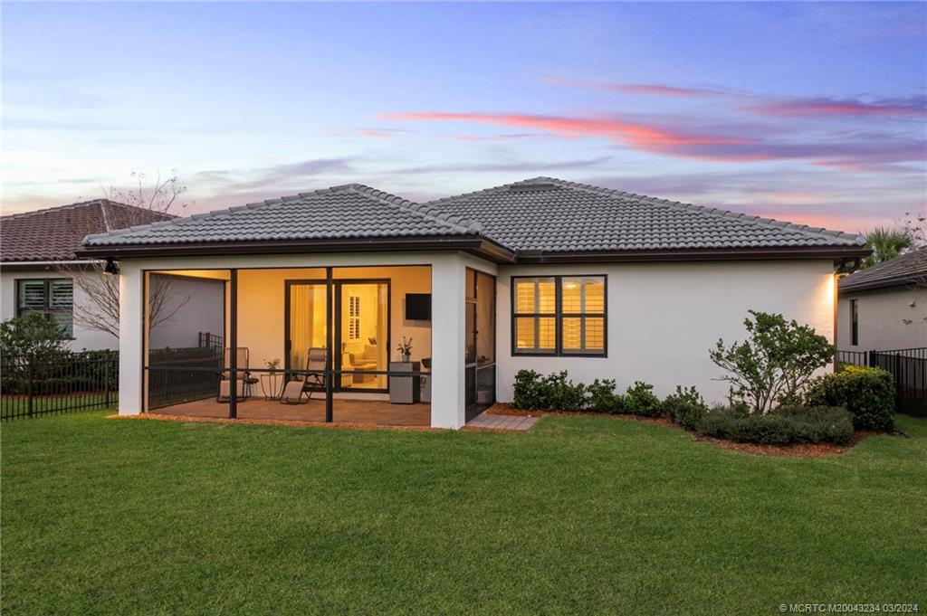 668 SE Villandry Way