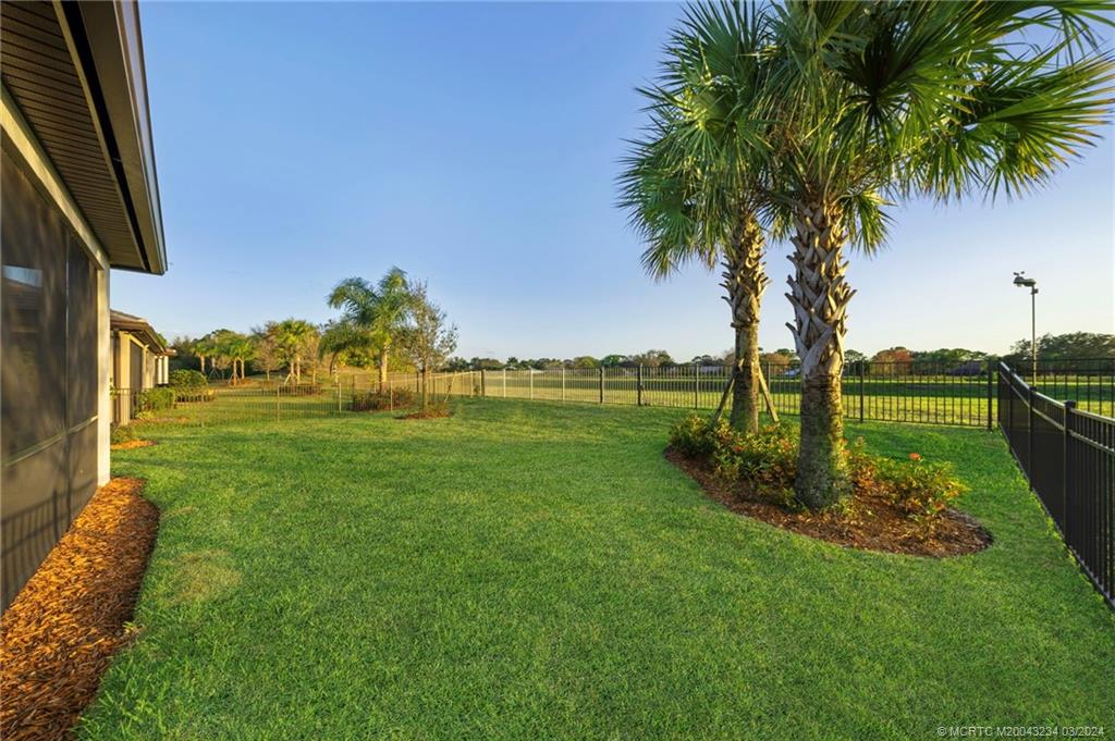 668 SE Villandry Way