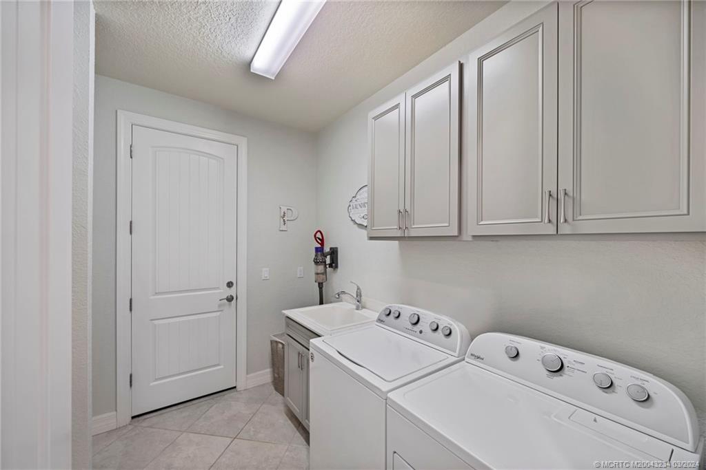 668 SE Villandry Way