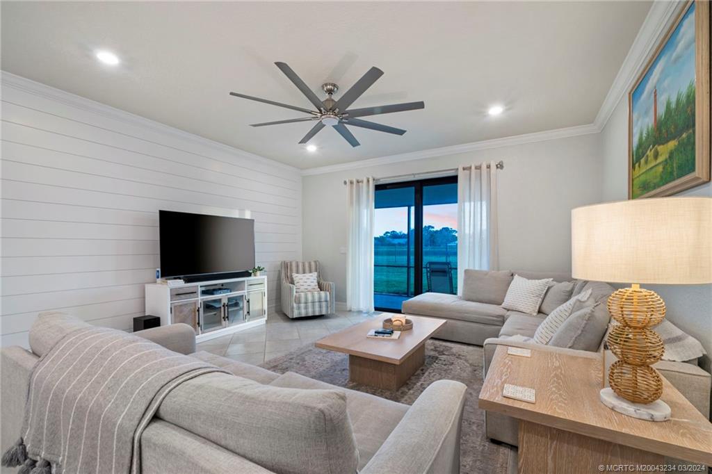 668 SE Villandry Way