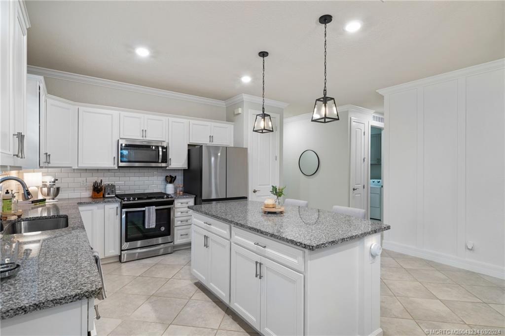 668 SE Villandry Way