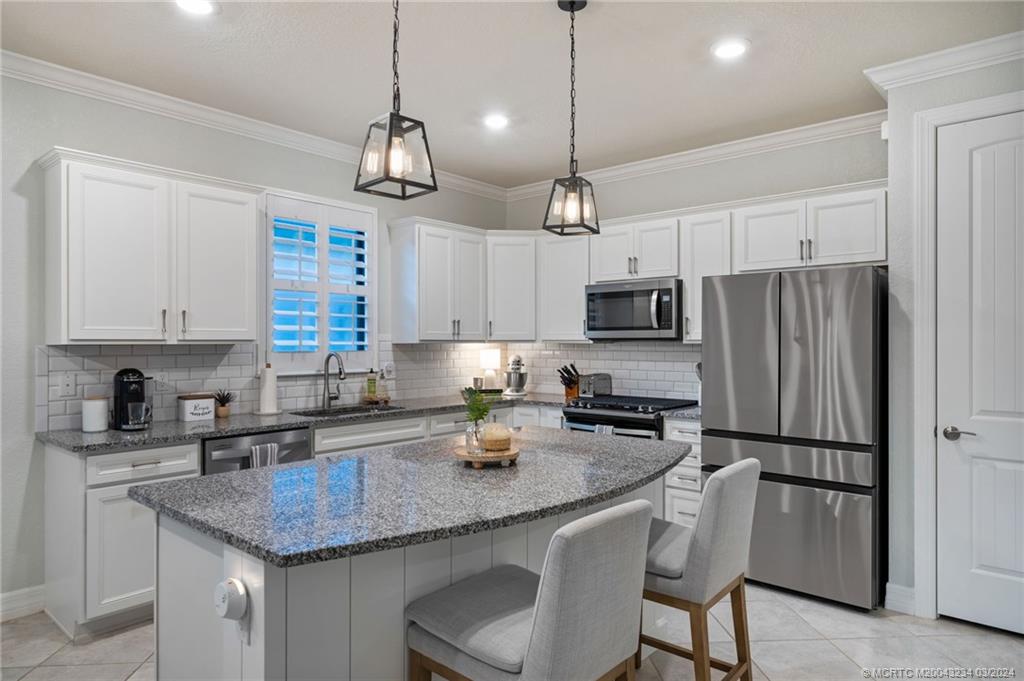 668 SE Villandry Way