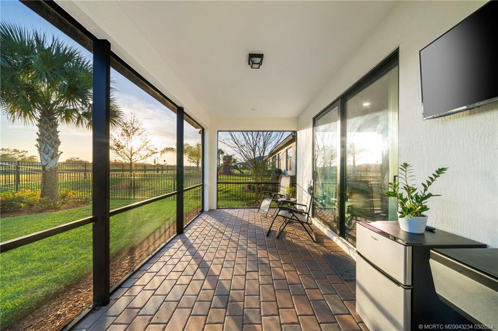 668 SE Villandry Way