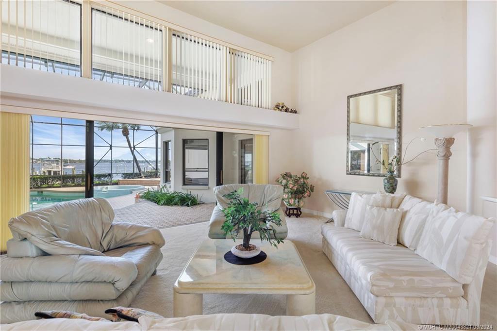 781 SW Bay Pointe Circle