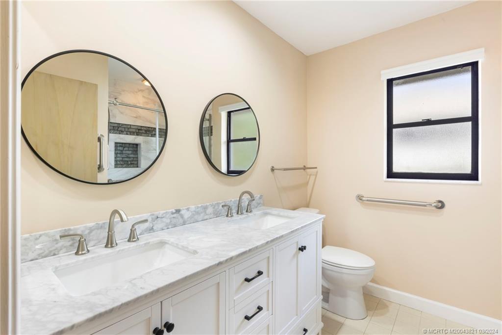 781 SW Bay Pointe Circle