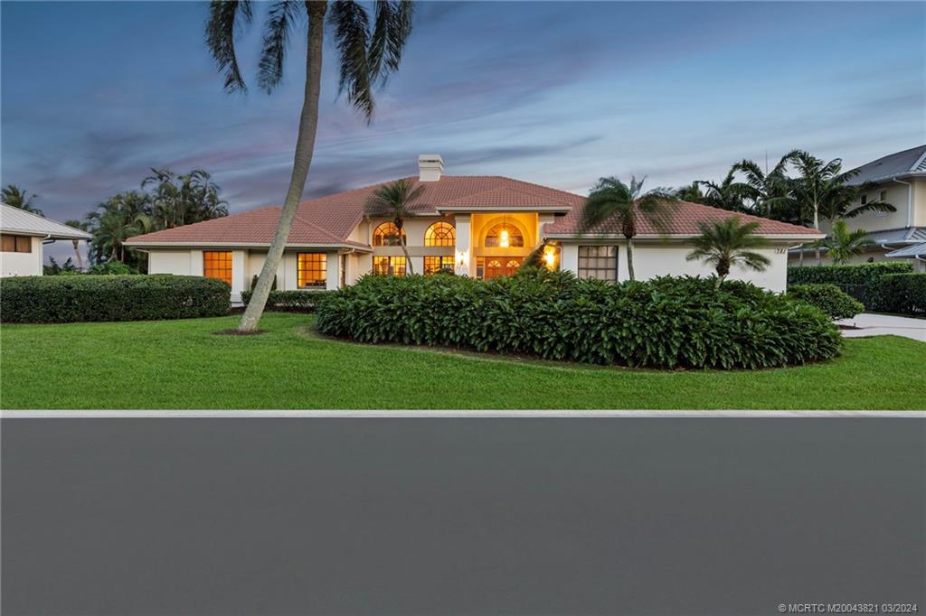 781 SW Bay Pointe Circle