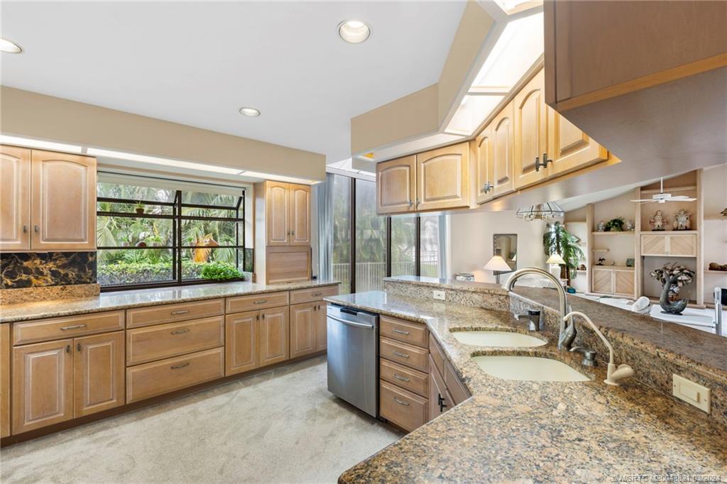 781 SW Bay Pointe Circle