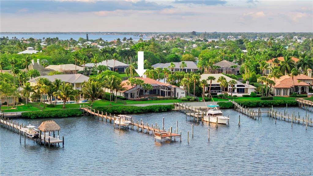 781 SW Bay Pointe Circle