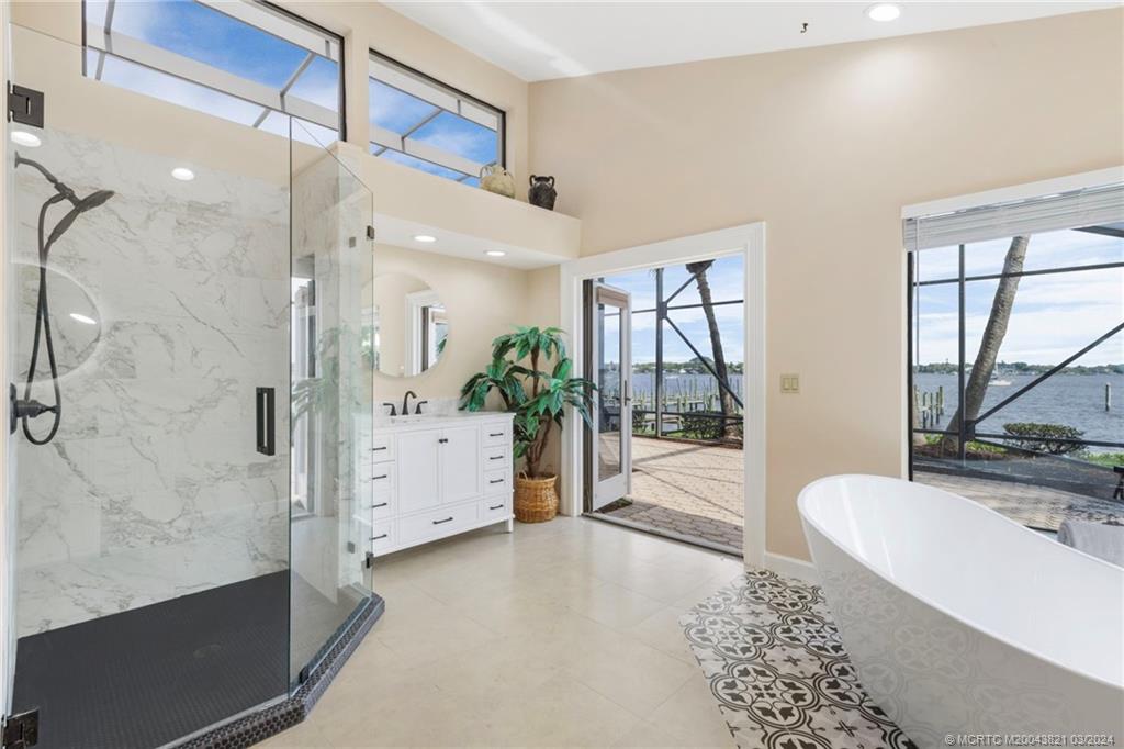 781 SW Bay Pointe Circle