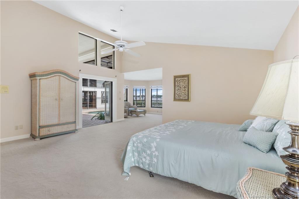 781 SW Bay Pointe Circle