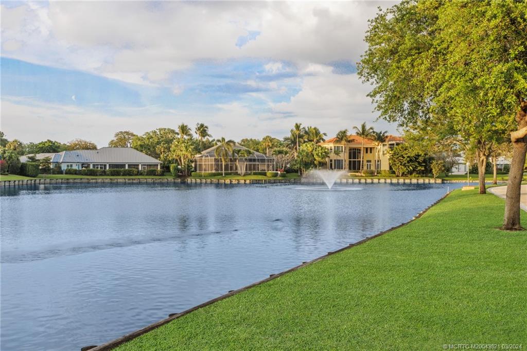 781 SW Bay Pointe Circle