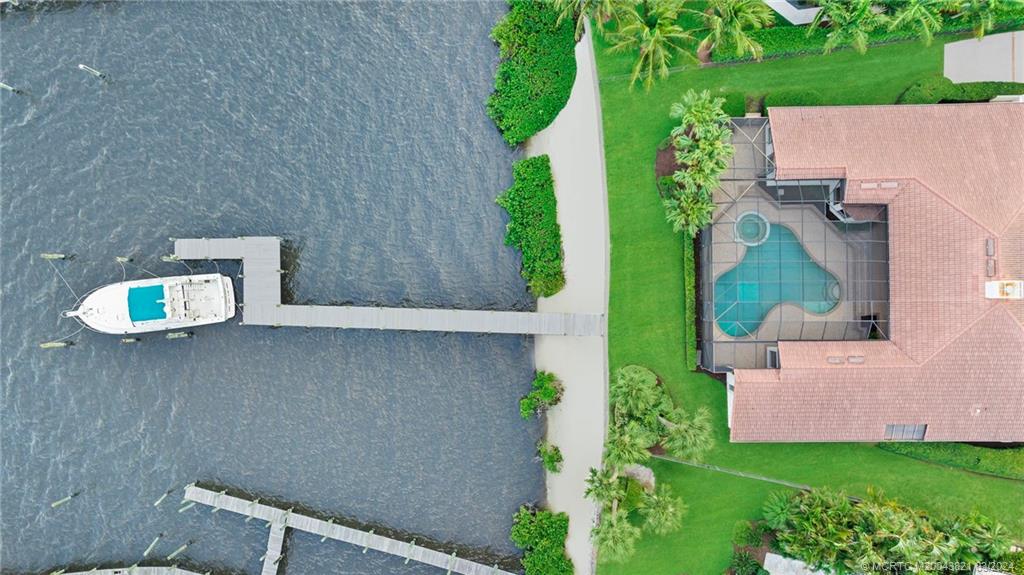 781 SW Bay Pointe Circle