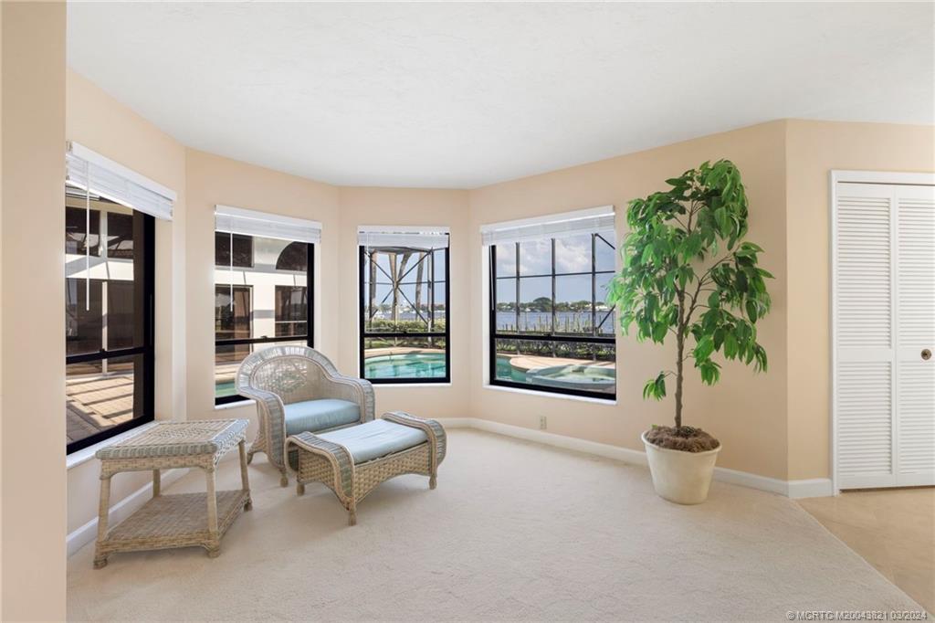 781 SW Bay Pointe Circle