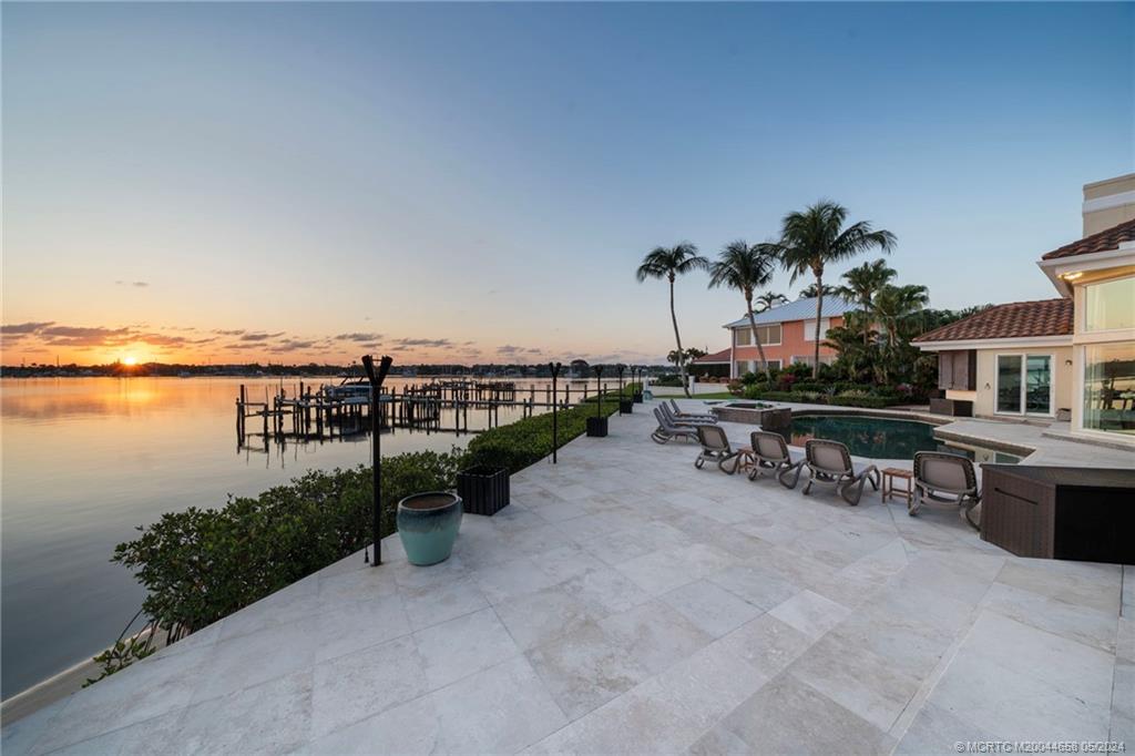 621 SW Bay Pointe Circle