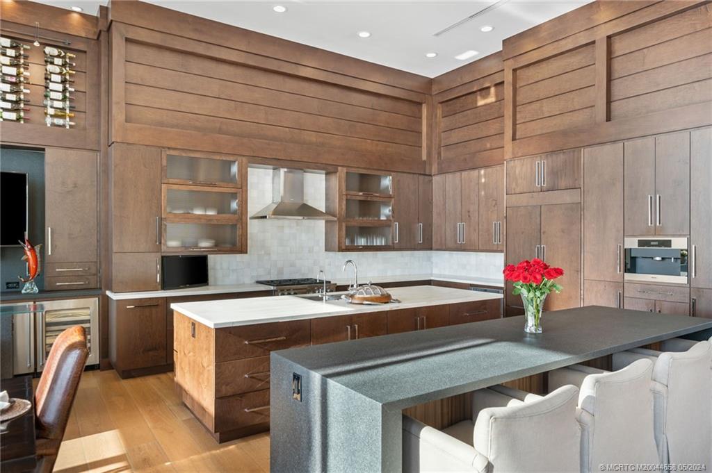 621 SW Bay Pointe Circle