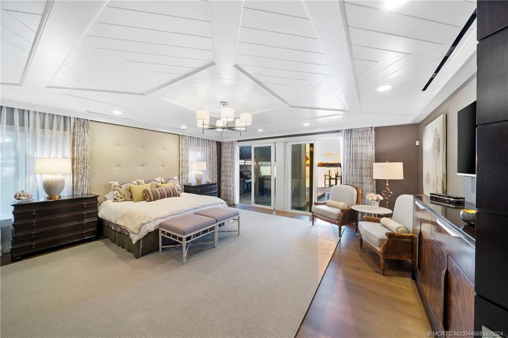 621 SW Bay Pointe Circle