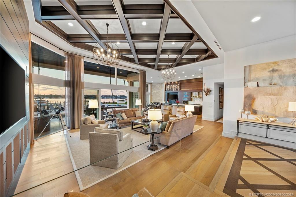 621 SW Bay Pointe Circle