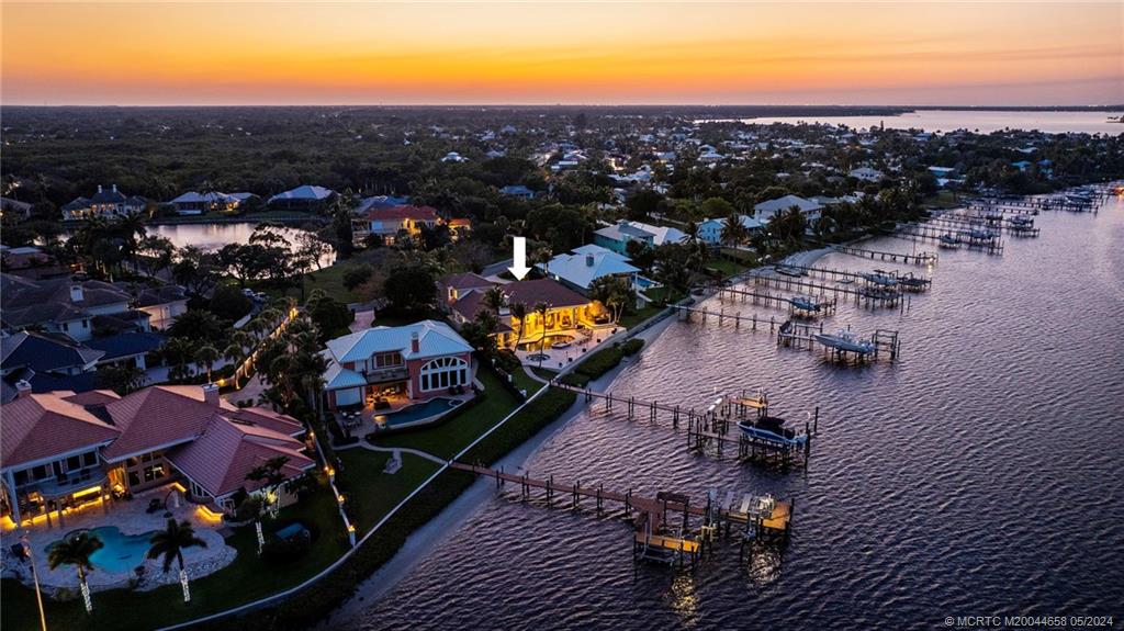 621 SW Bay Pointe Circle