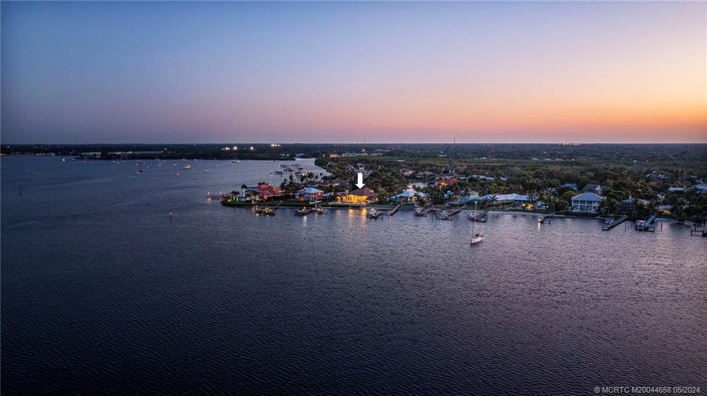 621 SW Bay Pointe Circle