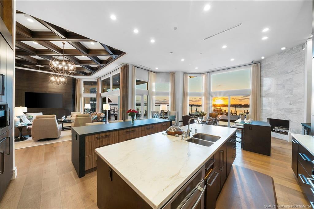 621 SW Bay Pointe Circle