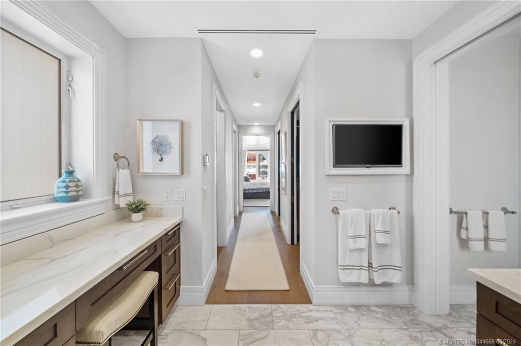 621 SW Bay Pointe Circle