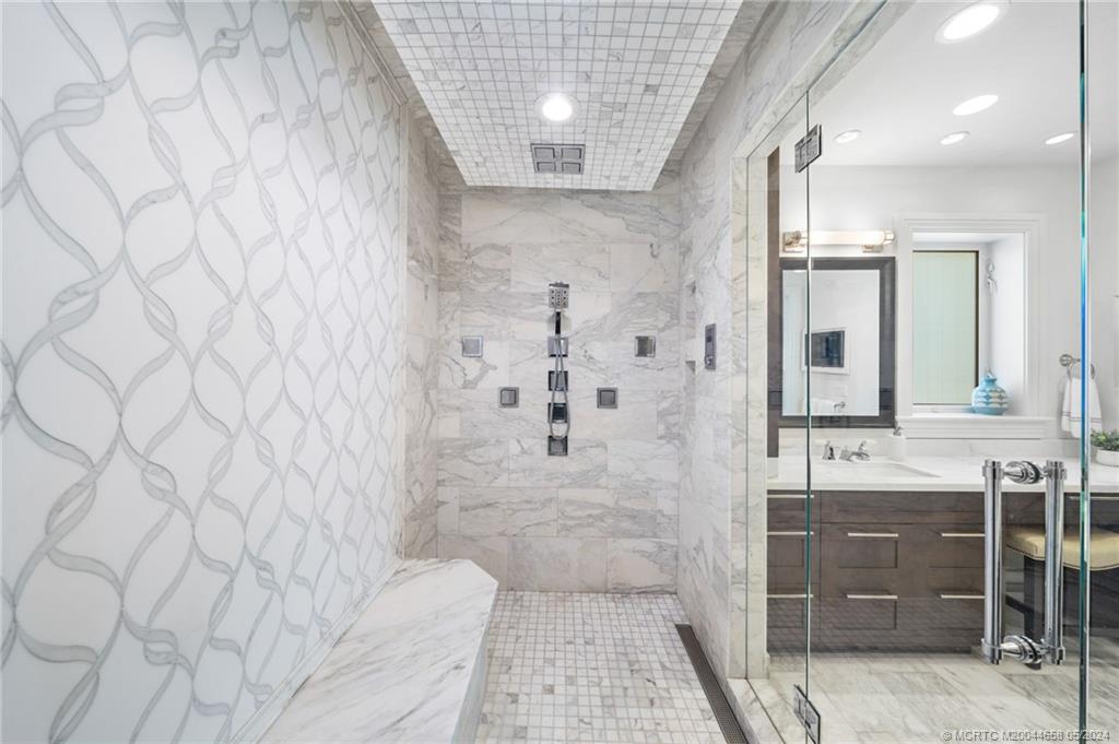 621 SW Bay Pointe Circle