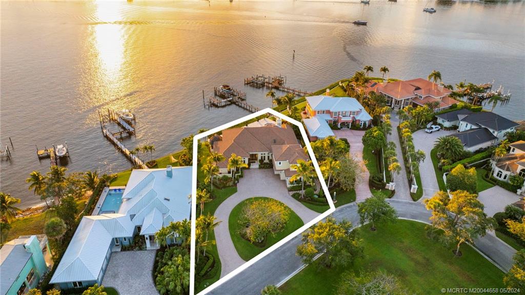 621 SW Bay Pointe Circle