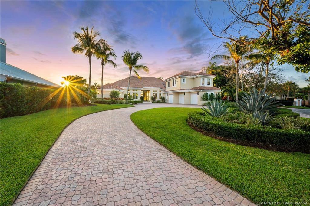 621 SW Bay Pointe Circle