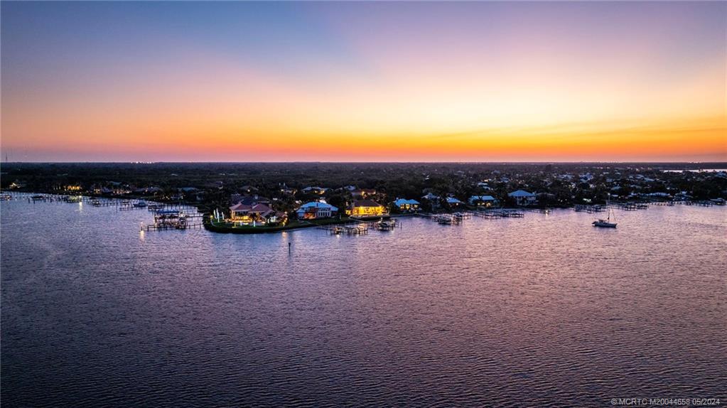 621 SW Bay Pointe Circle