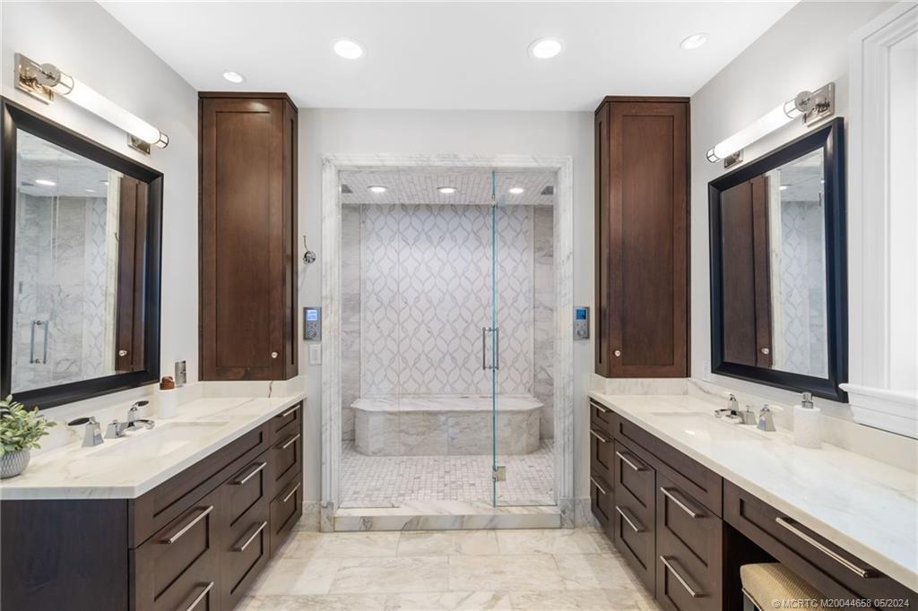 621 SW Bay Pointe Circle