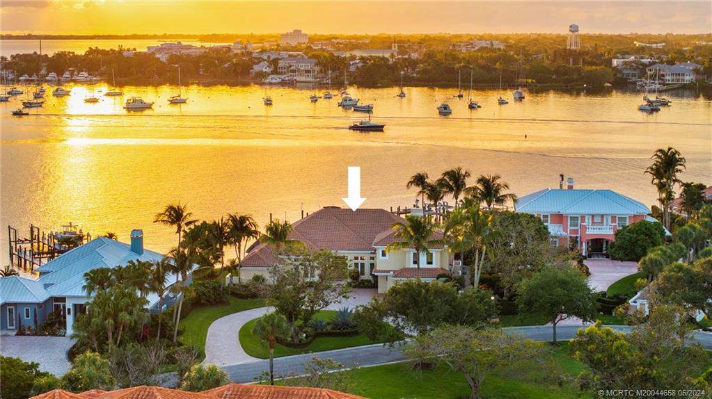 621 SW Bay Pointe Circle