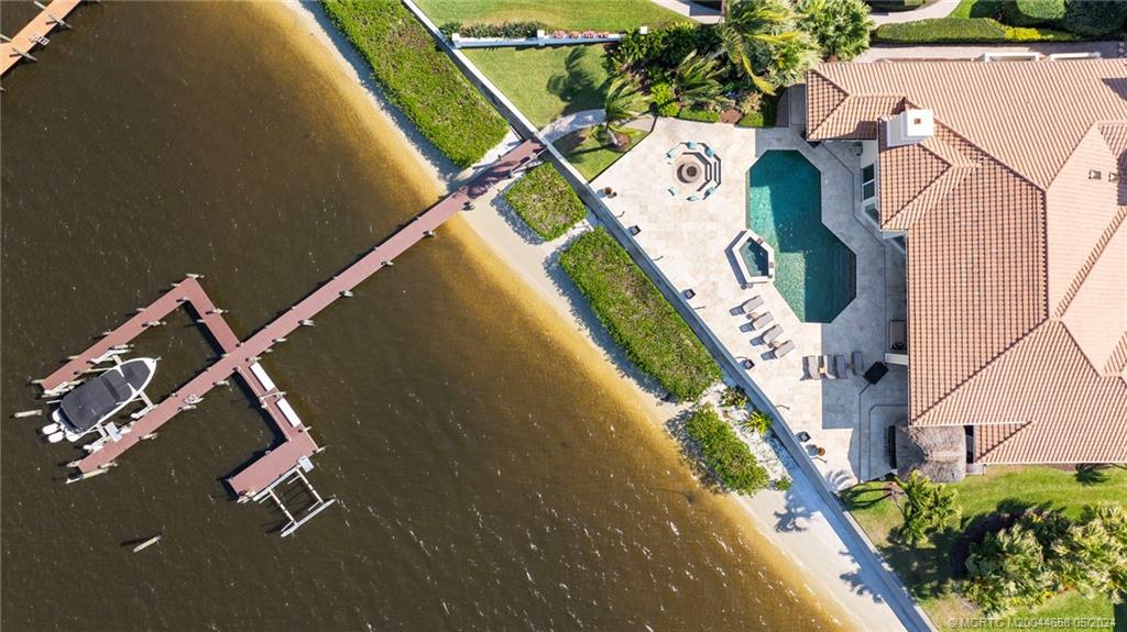 621 SW Bay Pointe Circle