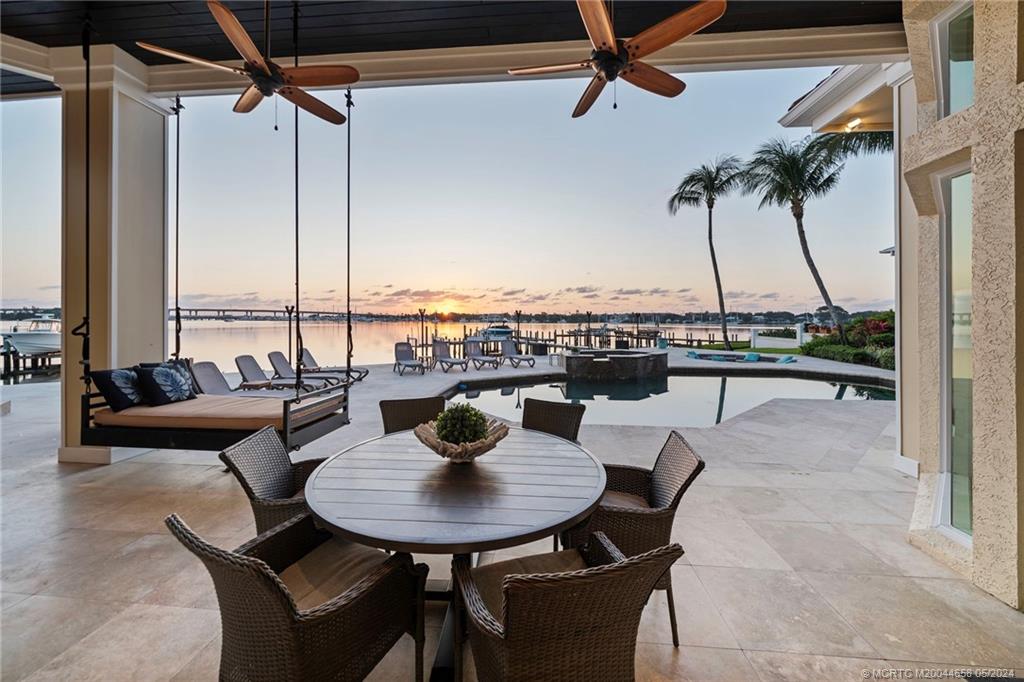 621 SW Bay Pointe Circle