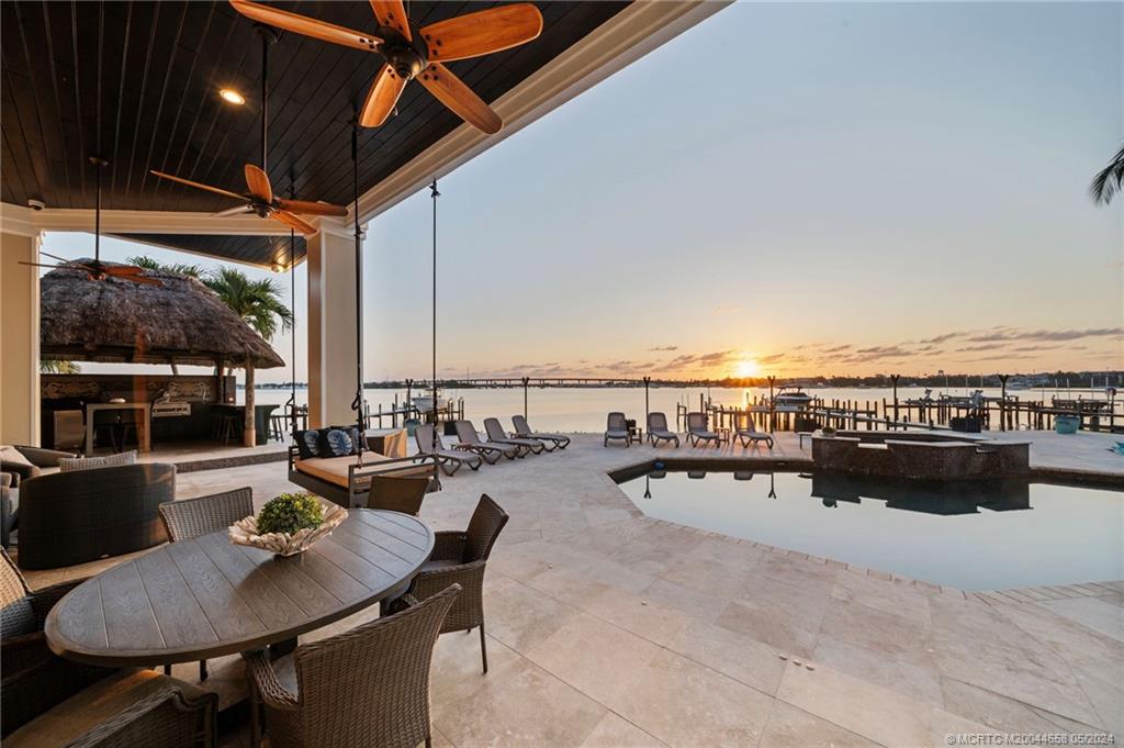 621 SW Bay Pointe Circle