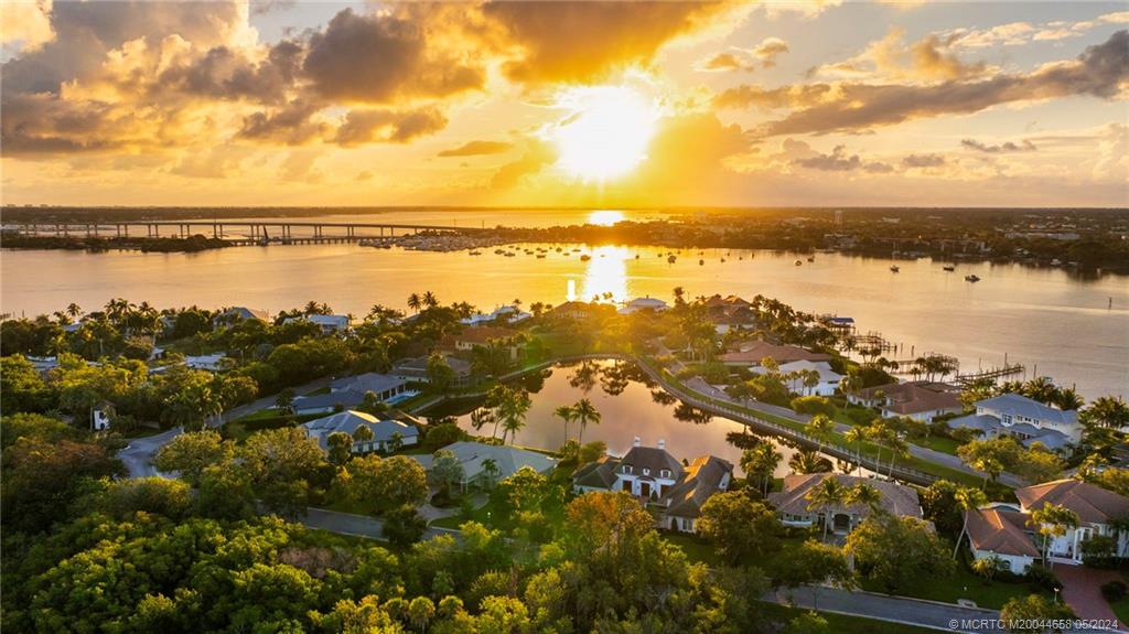 621 SW Bay Pointe Circle