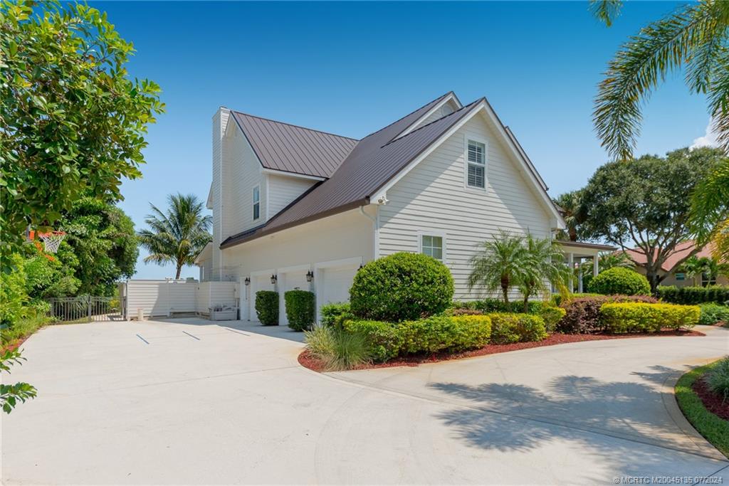 99 SW Wiregrass Ct