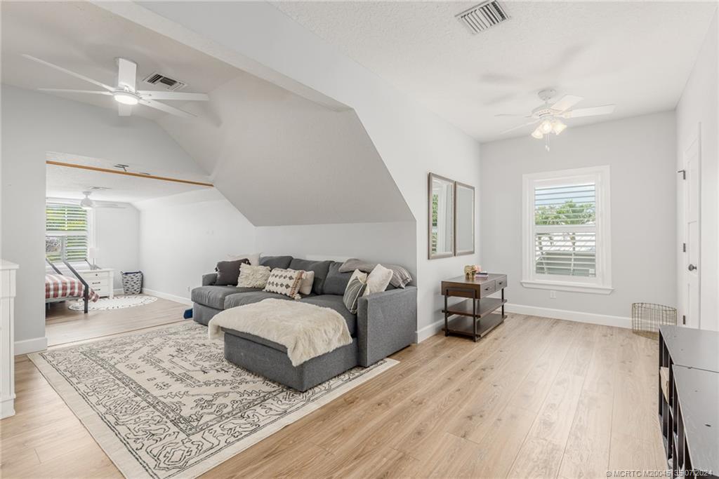 99 SW Wiregrass Ct