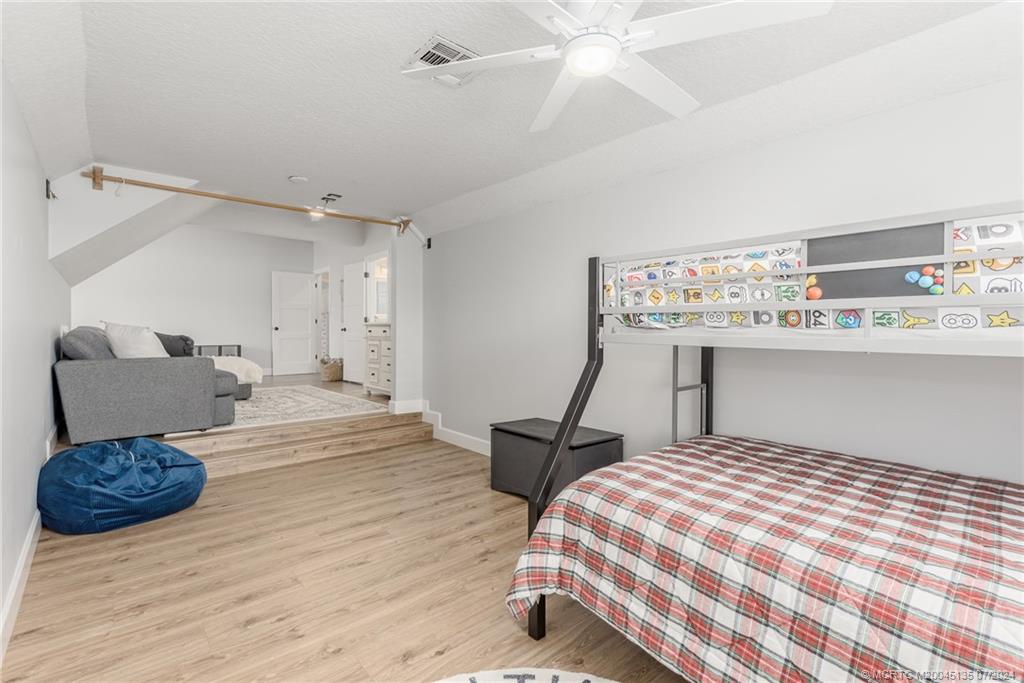 99 SW Wiregrass Ct