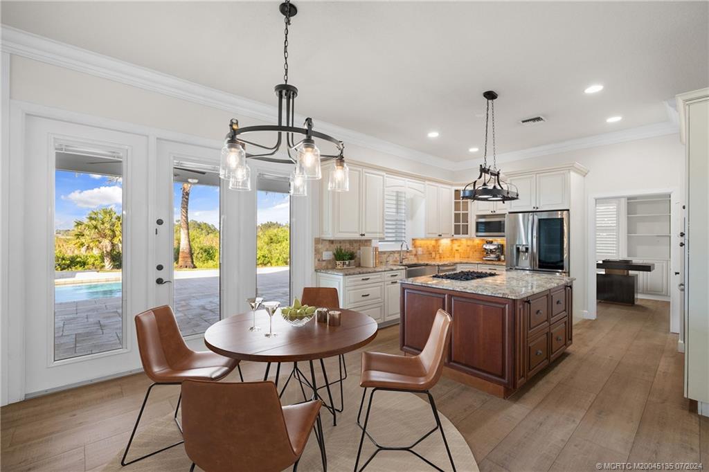99 SW Wiregrass Ct